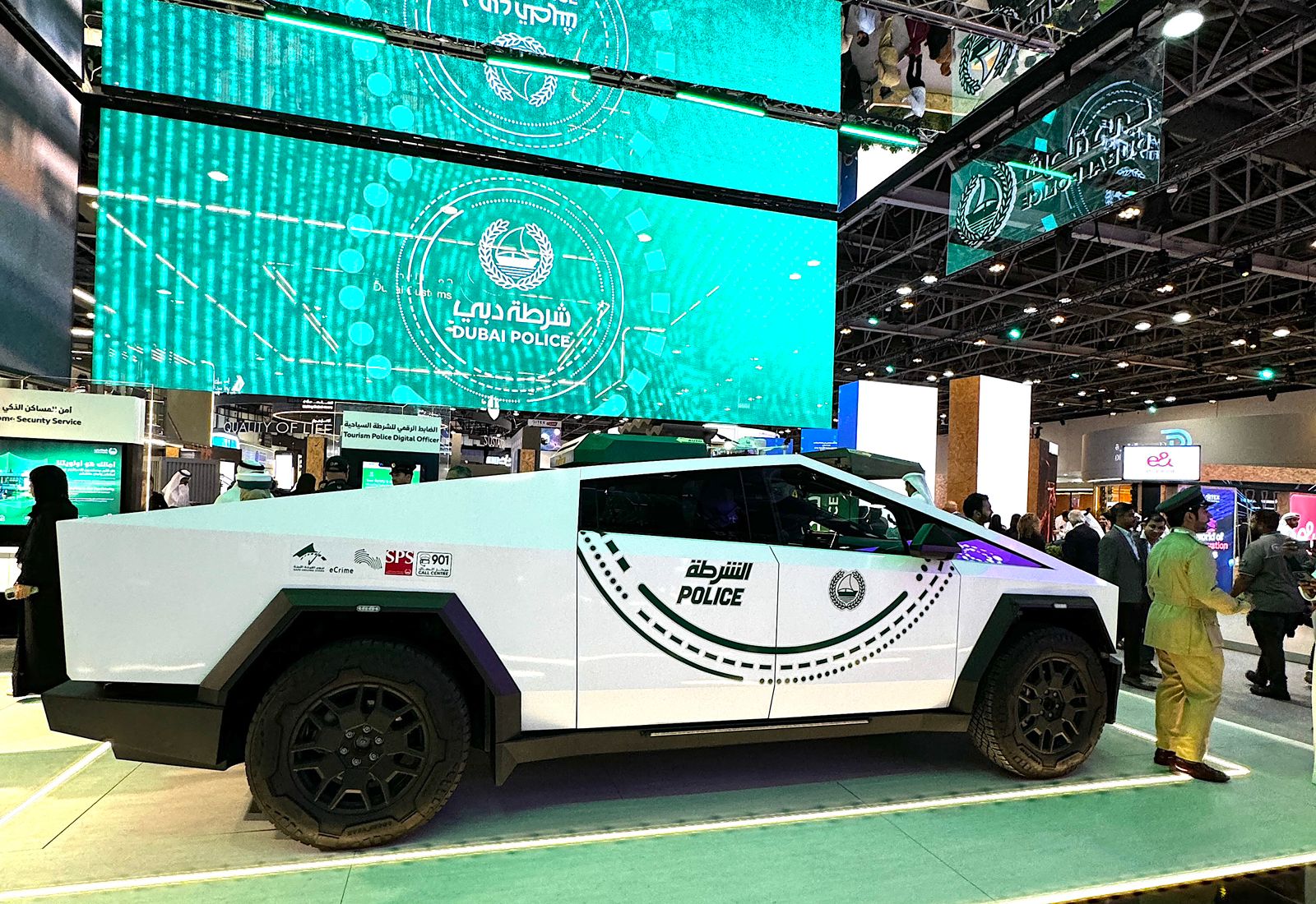 شرطة دبي تعزّز خدماتها بمساعد افتراضي قائم على الذكاء الاصطناعي في 