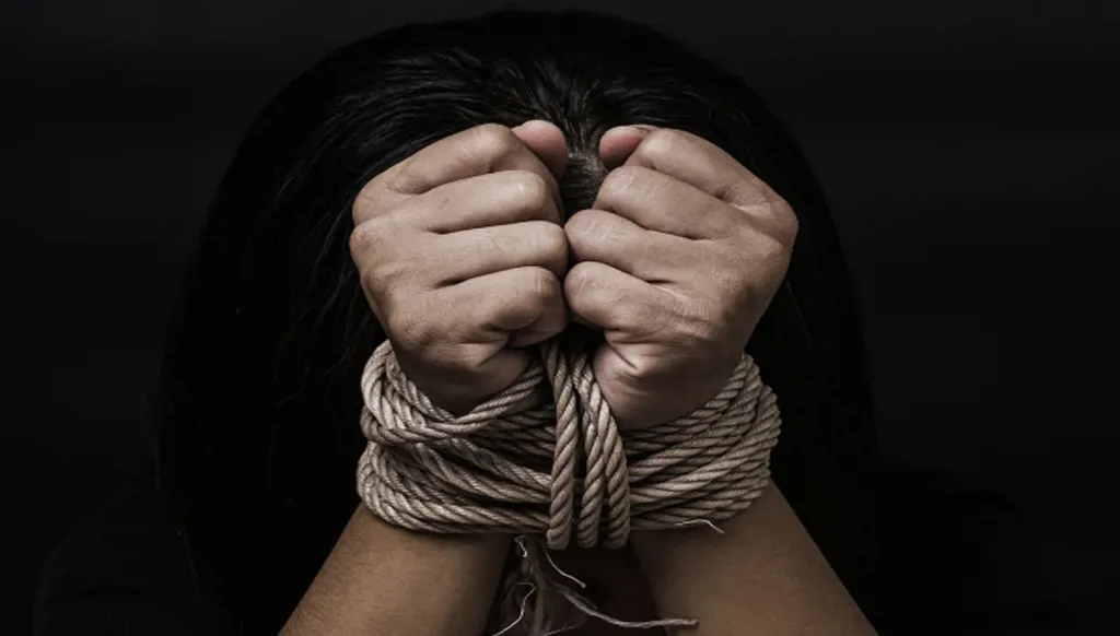 رئيس وزراء سابق "يُختطف" من منزله