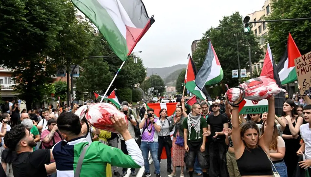 تقصير المرحلة 11 في طواف إسبانيا بسبب احتجاجات مؤيدة لفلسطين