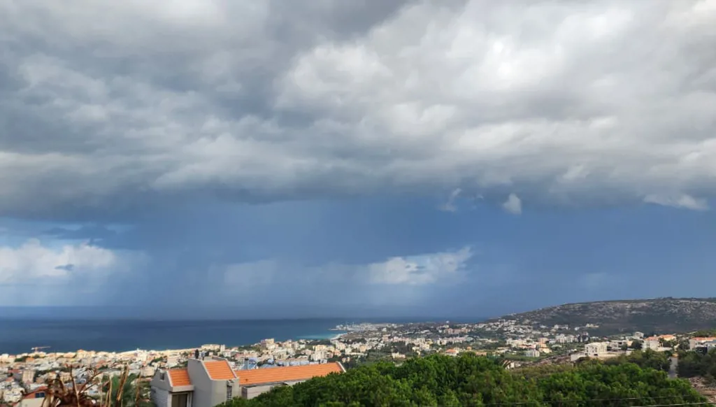 غيوم وضباب على المرتفعات... كيف يبدو طقس الأيام المقبلة؟