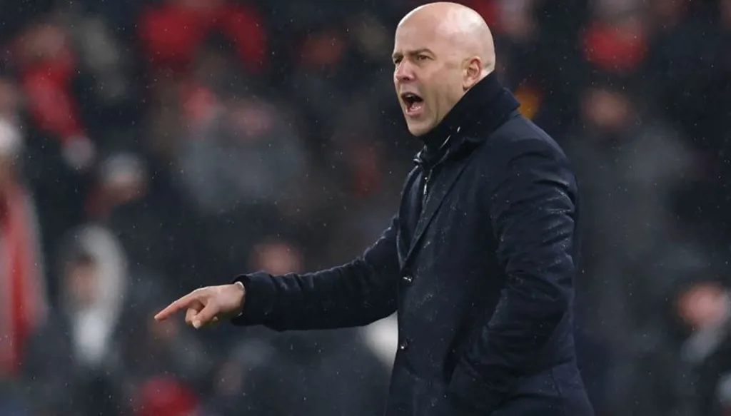 سلوت يخشى هجوم توتنهام في موقعة كأس الرابطة الإنكليزية