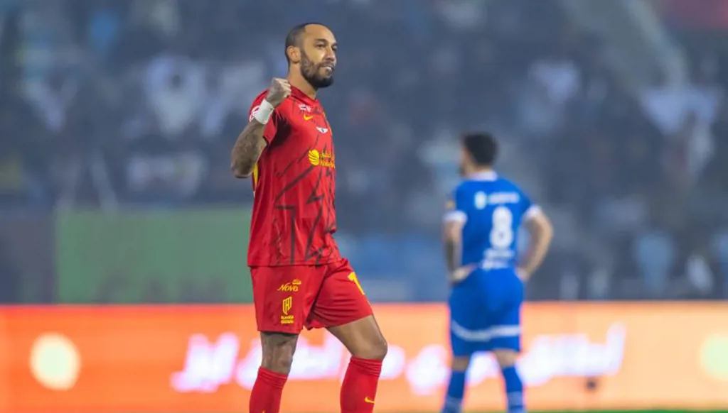 ثنائية أوباميانغ تقود القادسية لتخطي الهلال بالدوري السعودي