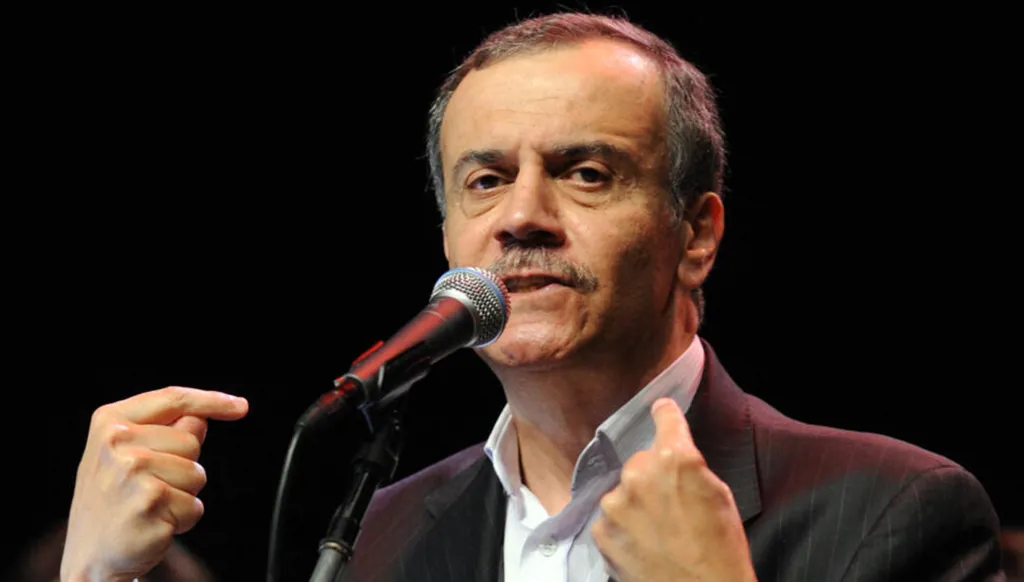 وداعاً أحمد قعبور… الصوت الحالم الذي حفظ ذاكرة بيروت بألحانه وأغانيه