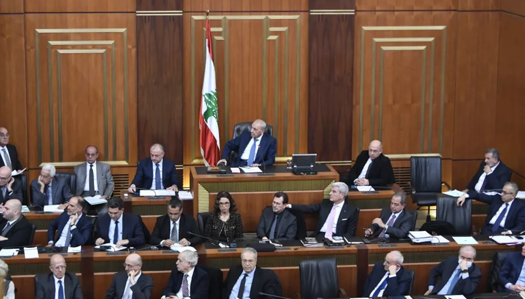 بعد رفض فرص الانخراط بالدولة وجره لبنان إلى حافة حرب جديدة... يجب إعادة تصنيف "حزب الله"