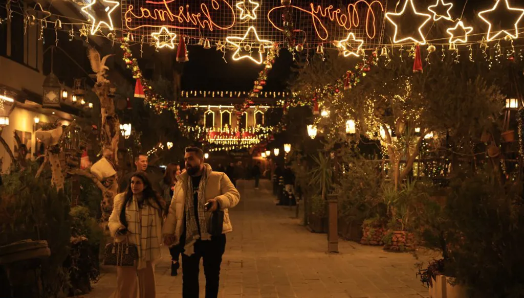 ميلاد دمشق: زينة الفرح في مدينة تغيّرت وجوهها