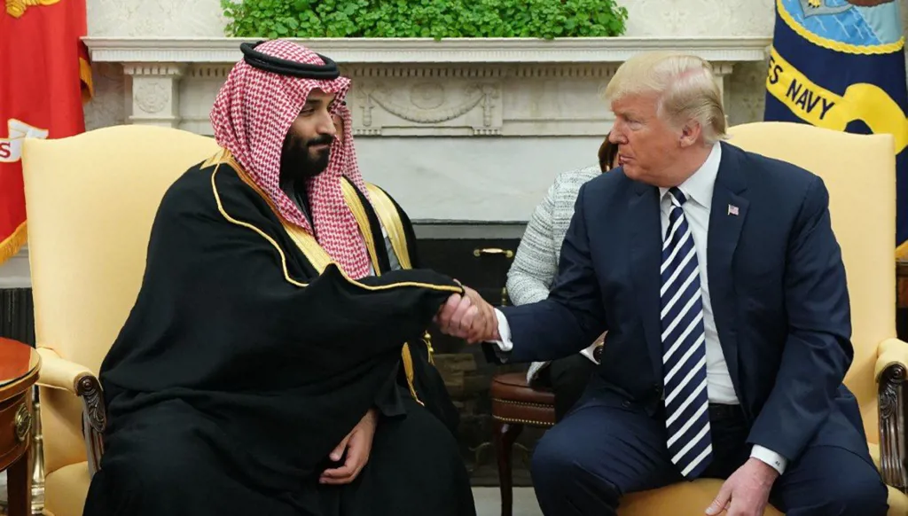 ترامب يعلن عزمه زيارة السعودية وقطر والإمارات في أيار المقبل