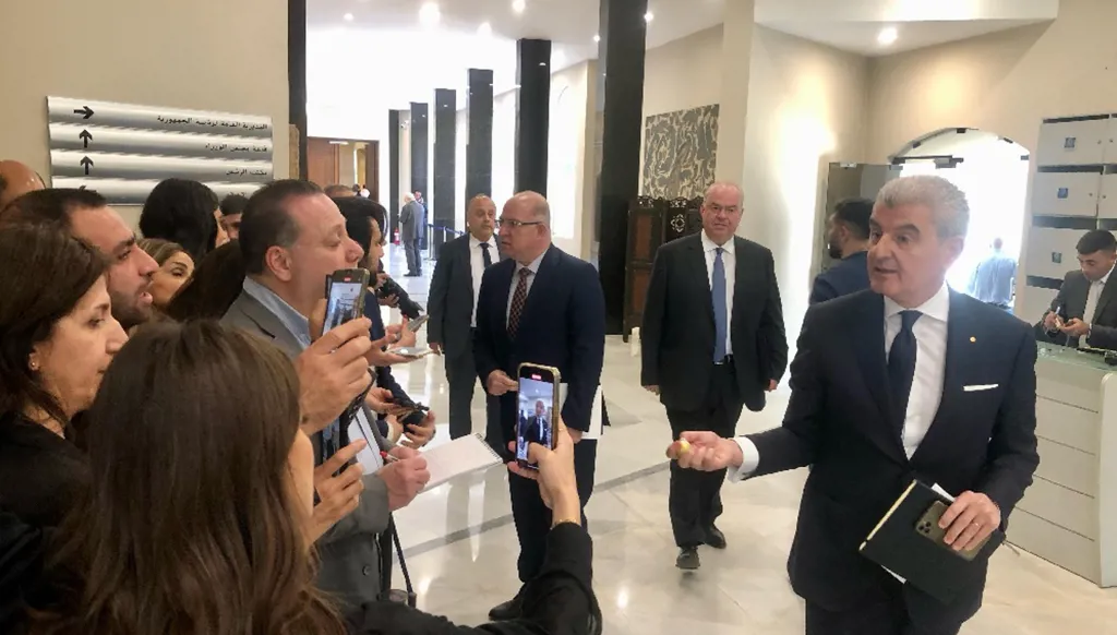 جدول زمني لتسليم السلاح غير الشرعي... بند "قواتي" على طاولة الحكومة اللبنانية