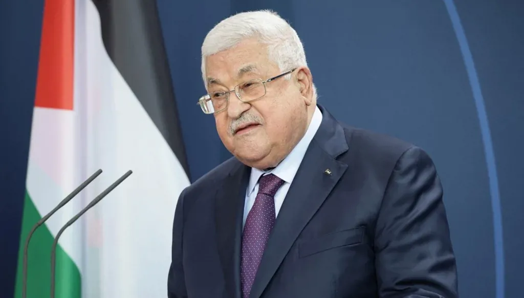 عبّاس قبل زيارته بيروت: لنزع السلاح الفلسطيني في المخيّمات