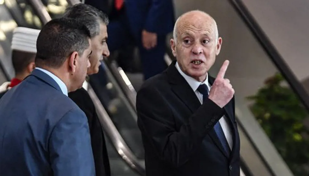 تونس... الشّرق شعاراً والغرب سلوكاً