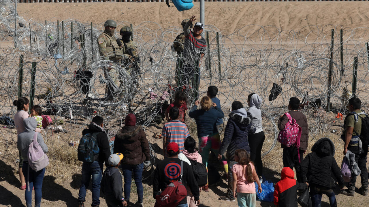 مهاجرون يحاولون الدخول إلى الأراضي الأميركية (أرشيفية)