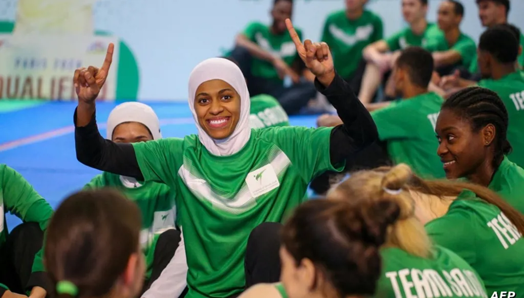 دنيا أبو طالب تواصل كتابة التاريخ