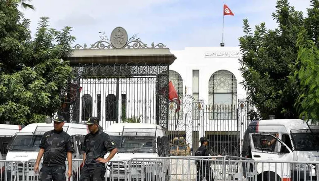 تونس والتفكير خارج الصندوق