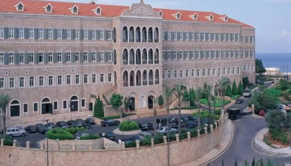 تساؤلات عن تعيين