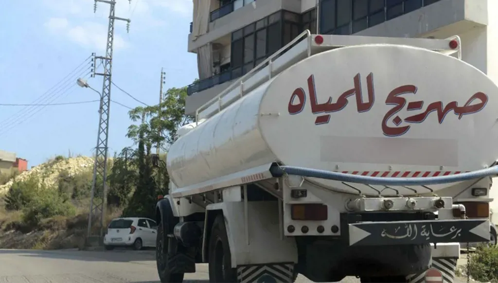 الحاجة تُشرعن سرقة مياه الدولة وبيعها... صهاريج غير مرخّص لها تجول بخزانات ملوّثة!