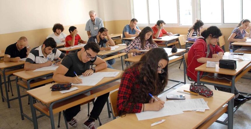 الطلاب خلال الامتحانات الرسمية (وكالات)