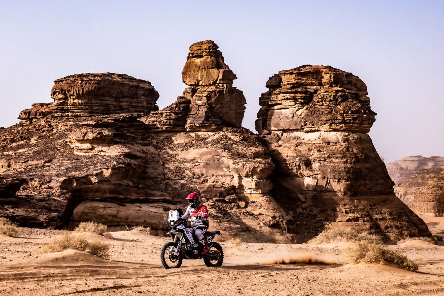 إيهاب حكيم خلال رالي داكار.