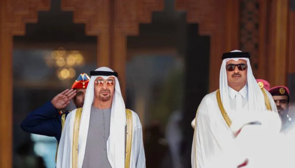 رئيس الإمارات يجري اتصالاً هاتفياً مع أمير قطر... ويبدي تضامن أبوظبي إثر الهجوم الإيراني