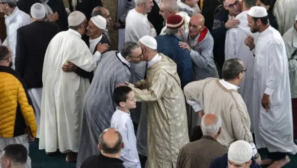 الفطر في الجزائر... عادات متجذّرة تُقاوم التغيير
