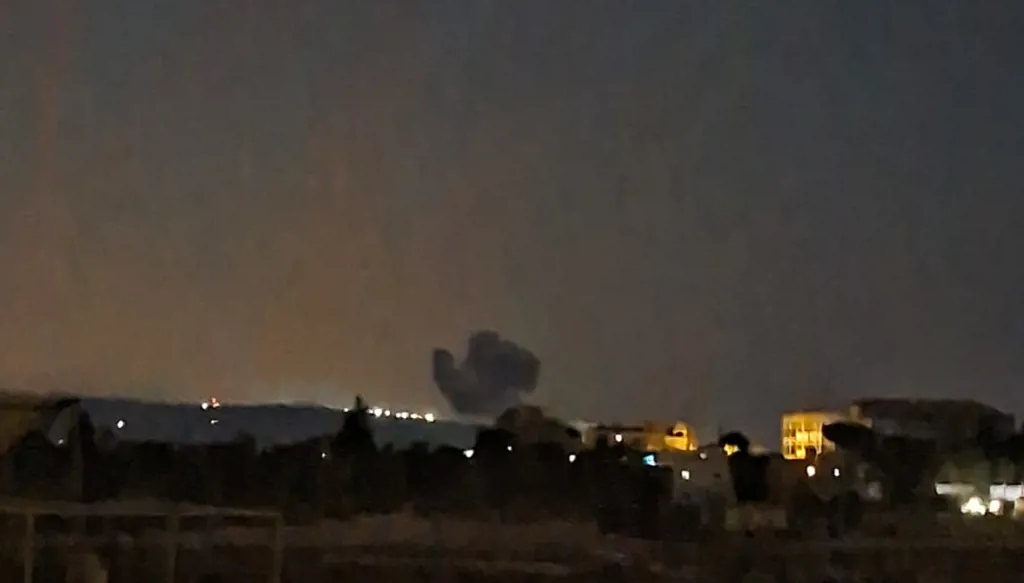 بالصور... غارات وقصف إسرائيلي على جنوب لبنان