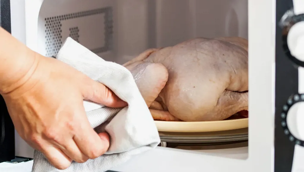 قطع معدنية في "صدور وأفخاذ" الدجاج المجمّد... سحب منتجات غذائية من الأسواق الأميركية