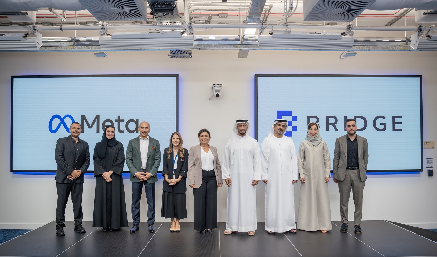 المجتمعون في مقر “ميتا“ الإقليمي بدبي.