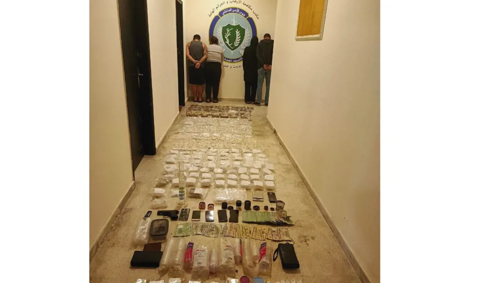 مداهمة في الضاحية الجنوبية... ضبط شقّة لتخزين المخدّرات وتوقيف 4 أشخاص!