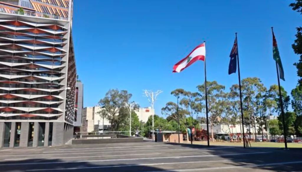 أستراليا تتضامن مع لبنان: اقتراح لرفع العلم اللبناني فوق بلدية كانتربري بانكستاون لمدة 10 أيام