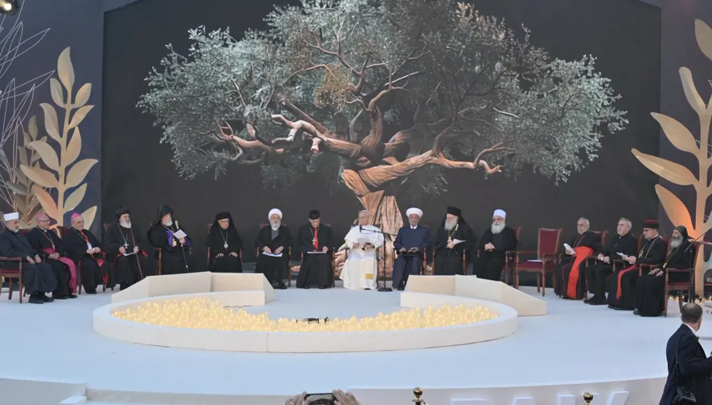 "زرع شجرة زيتون في ساحة الشهداء"... البابا لاوون: السلام أقوى من الحروب