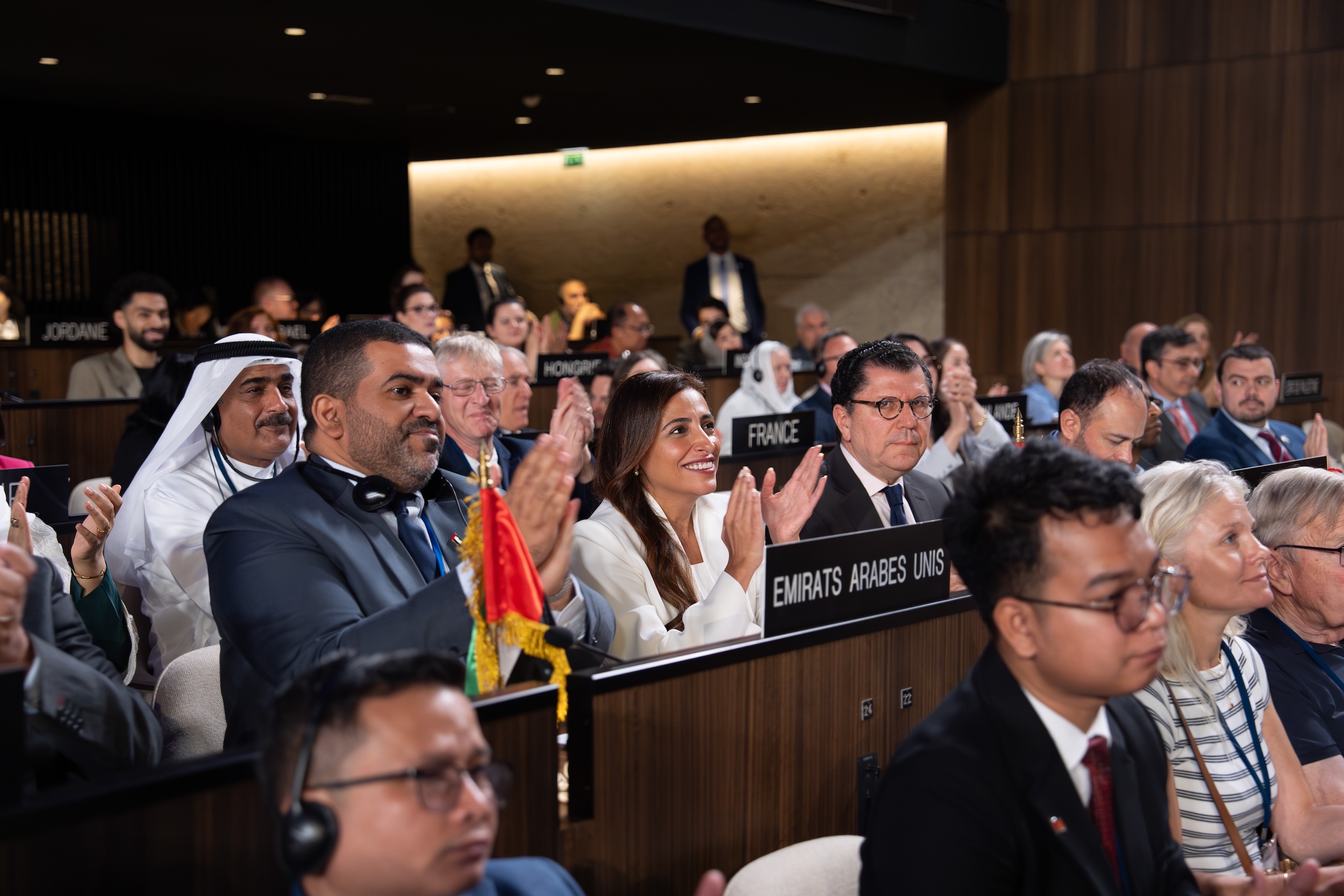 الشيخة بدور القاسمي مع وفد الشارقة وممثلي هيئة الشارقة للآثار خلال الدورة الـ47 للجنة التراث العالمي لليونسكو في باريس.