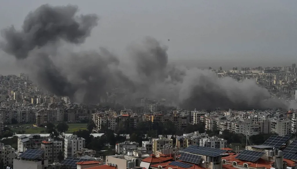 الضاحية الجنوبية لبيروت تحت وطأة الاستهداف الإسرائيلي الأول بعد اتفاق وقف النار... طيران استطلاعي في الأجواء