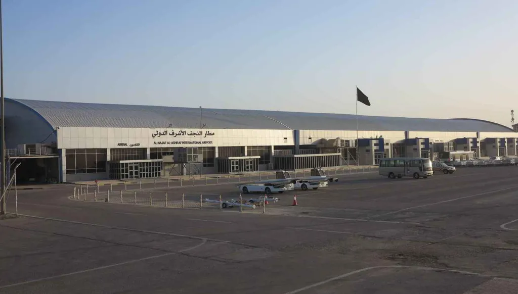 مطار النجف (أ ف ب).