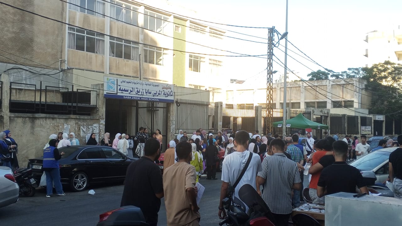 مركز تقديم امتحانات الشهادة الثانوية في طرابلس (النهار).