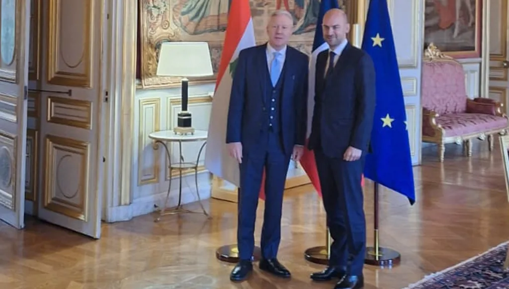 رجي يعقد لقاءات دبلوماسية في باريس: تأكيد على أهمية التعاون الدولي لإعادة النازحين إلى سوريا