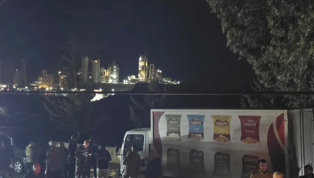 إقليم الخرّوب ينجو من مجزرة… مسيّرة إسرائيليّة تستهدف شاحنة بصاروخ "نينجا" على طريق سبلين–جدرا