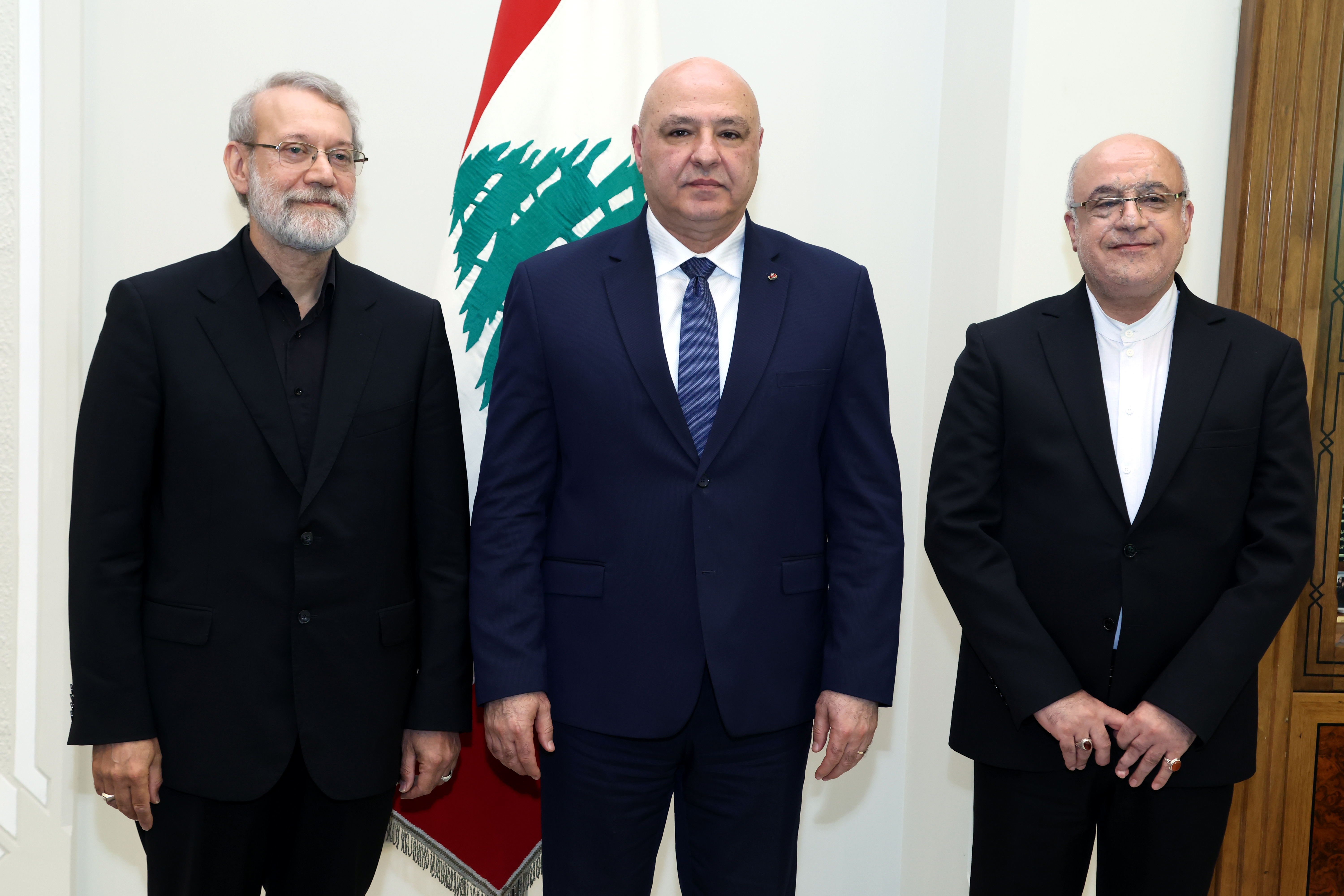 لقاء عون ولاريجاني بحضور السفير الإيراني (الرئاسة اللبنانية).