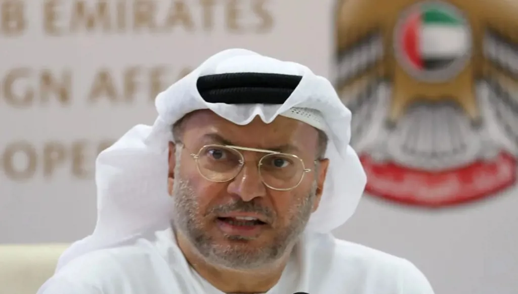 عبر أنور قرقاش... إيران تتلقّى رسالة ترامب