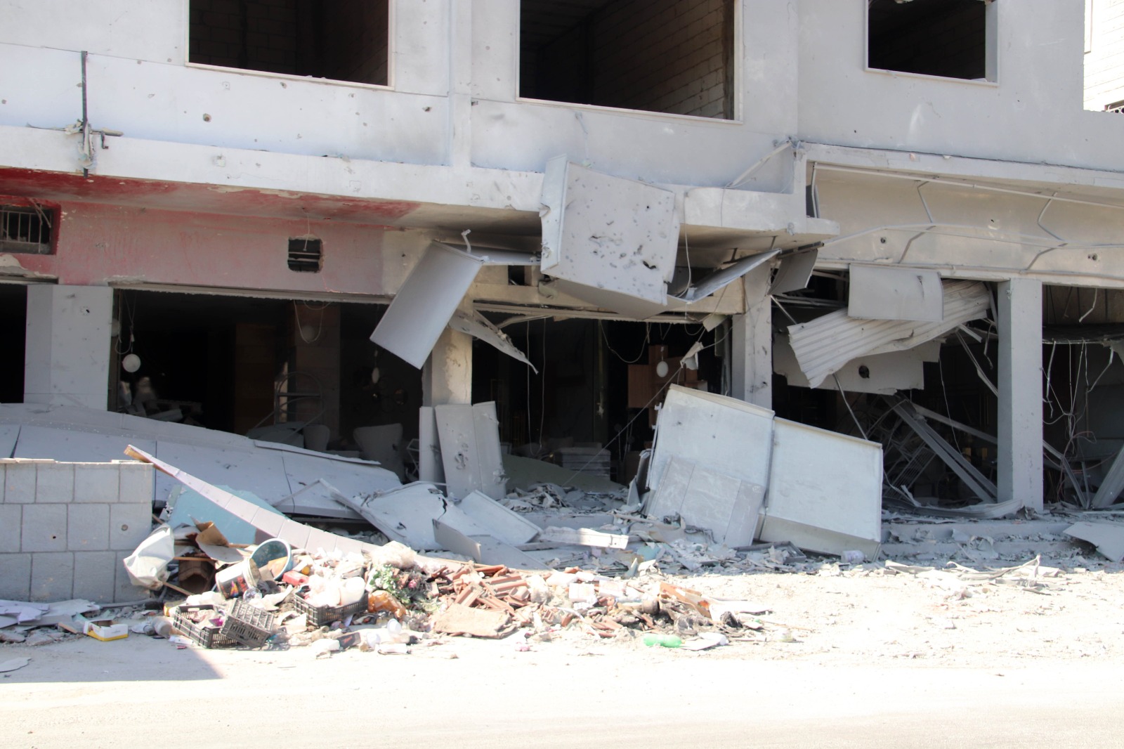 عام على دخول لبنان حرب المساندة: 30 مليون دولار خسارة الاقتصاد يومياً... والآتي أعظم