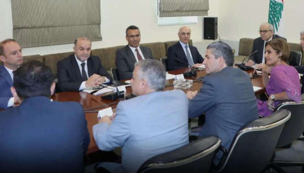 "المطلوب تعزيز التنسيق"... سلام ترأس اجتماعاً لمتابعة مشكلة التلوّث في نهر الليطاني وبحيرة القرعون