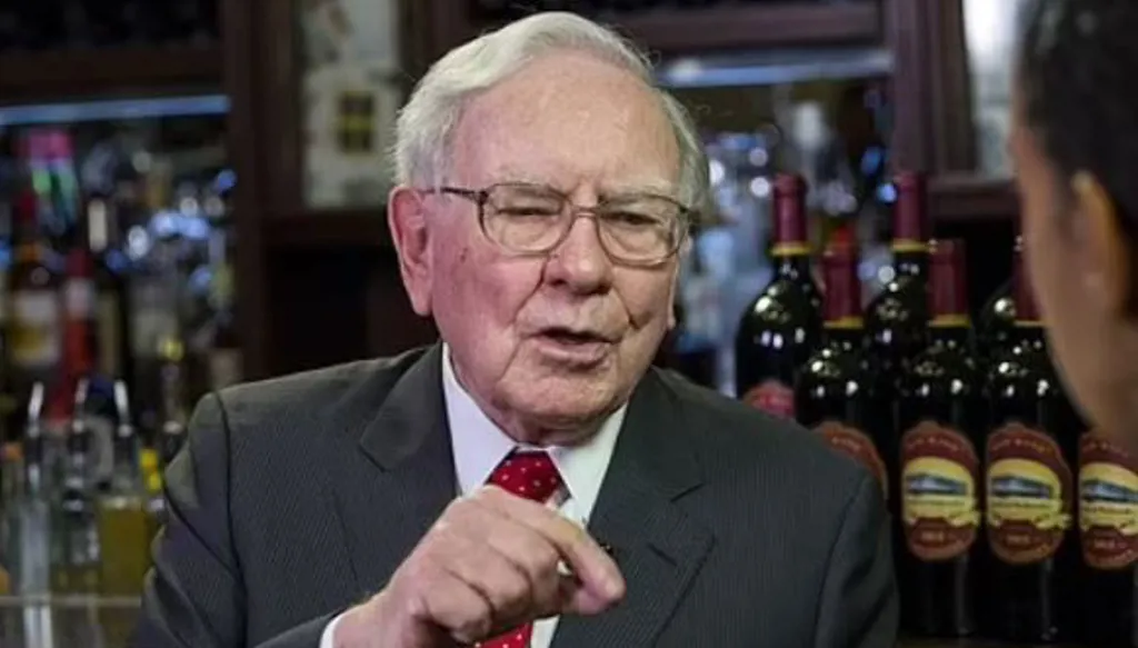 وارن بافيت يتخلى عن العقارات الأميركية... هل فقد ثقته في هذا القطاع المتعثر؟