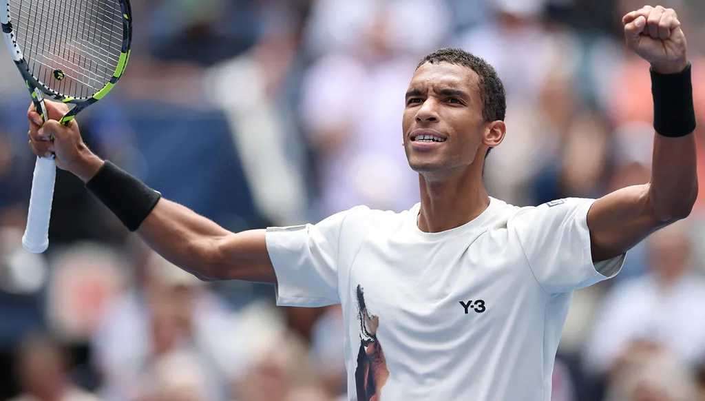 أوجيه-ألياسيم يواصل مشواره بنجاح في دورة دبي