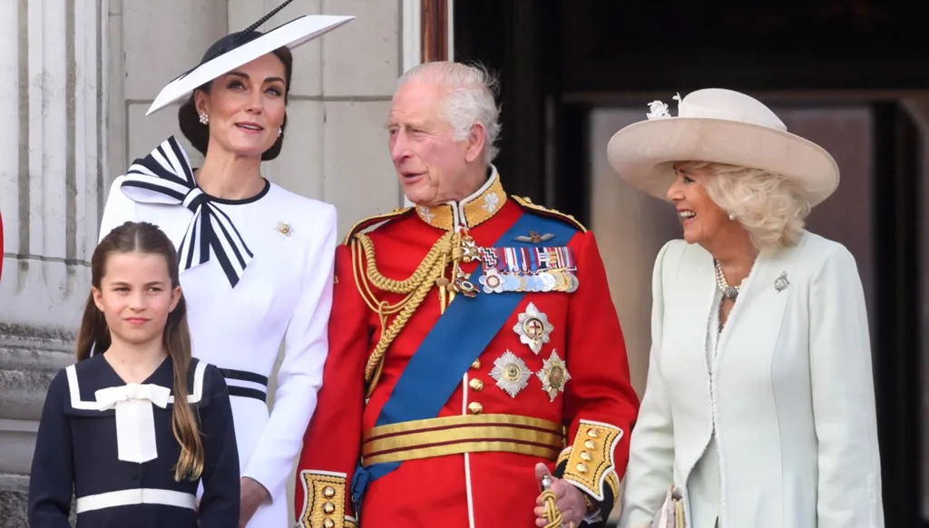 العام الصاخب للعائلة المالكة: روايات من الداخل