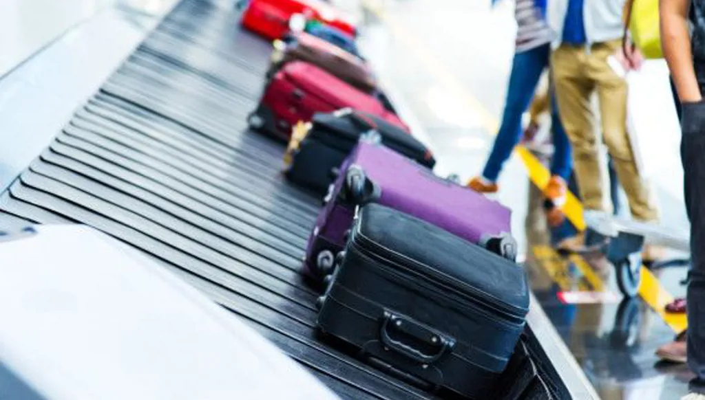 ليست قاعدة ثابتة: ما الذي يُحدّد إخراج حاسوبك المحمول في المطار؟