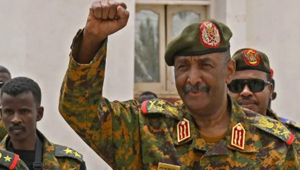 البرهان يزور مقر قيادة الجيش السوداني... ويتعهد "بالقضاء" على قوات الدعم السريع
