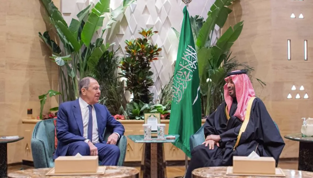 لقاء بين لافروف وولي العهد السعودي (فيديو)