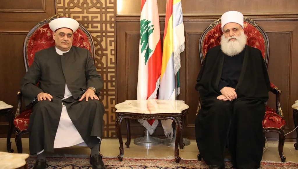 لقاءات مكثفة لشيخ العقل.... "المرحلة الحالية تحتاج إلى وحدة الصف"