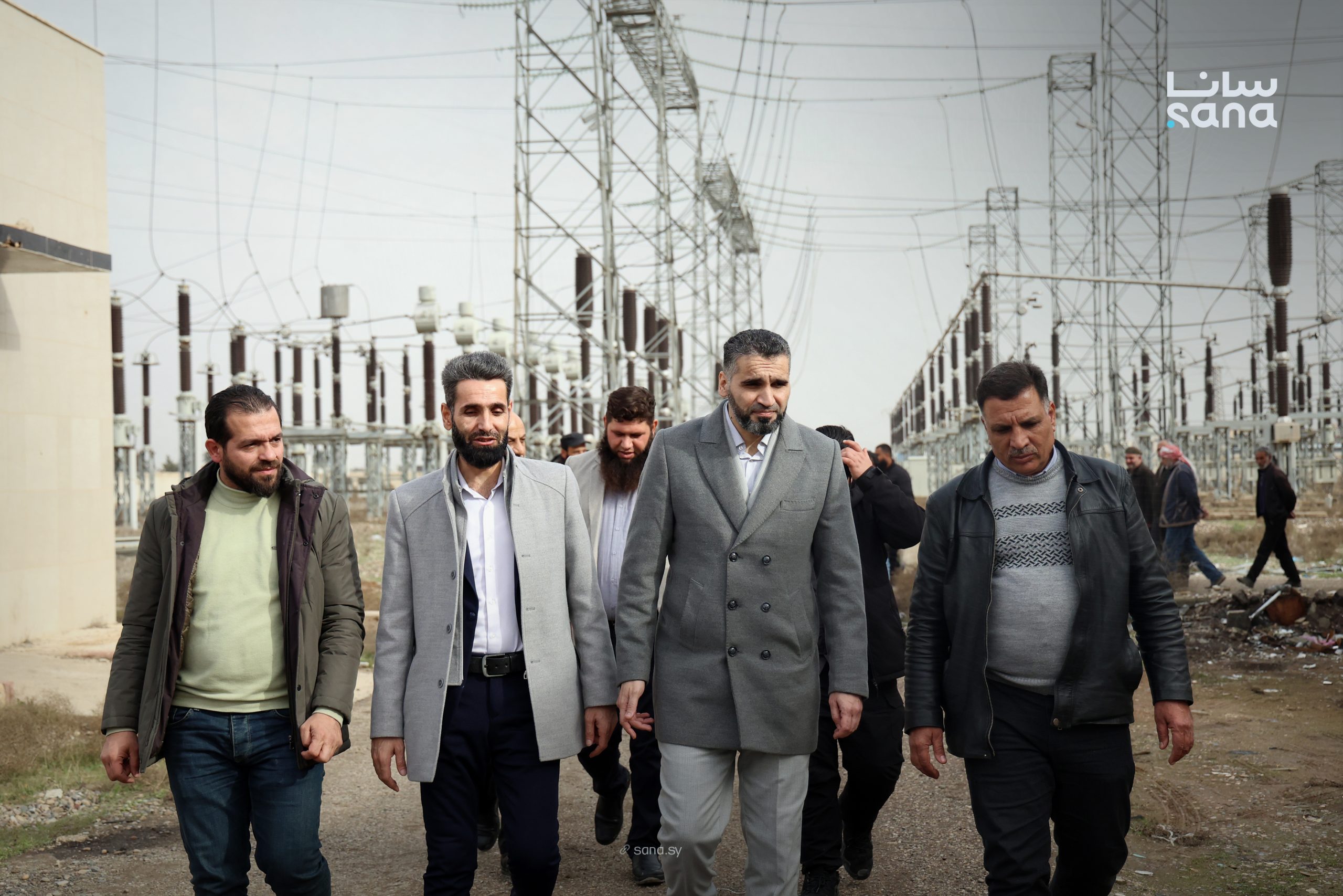 وفد من وزارة الطاقة يتفقد واقع الكهرباء في الرقة (سانا)