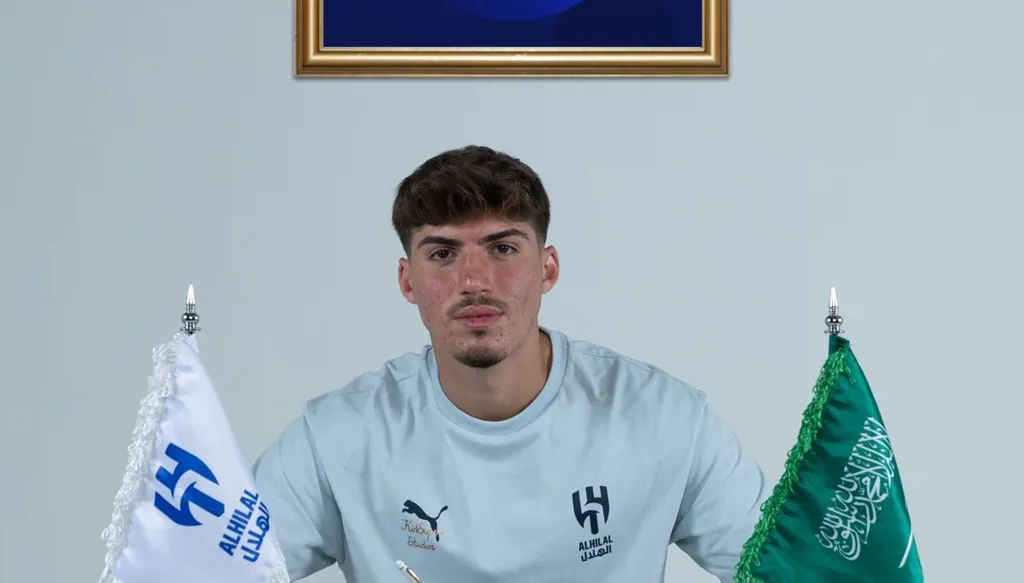 درع جديد... الهلال السعودي يعزز صفوفه بمدافع تركي