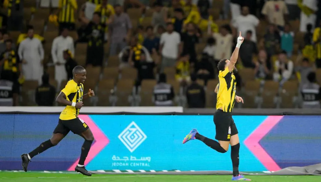 الاتحاد يتخطى الاتفاق ويوسع الفارق مع الهلال في الدوري السعودي