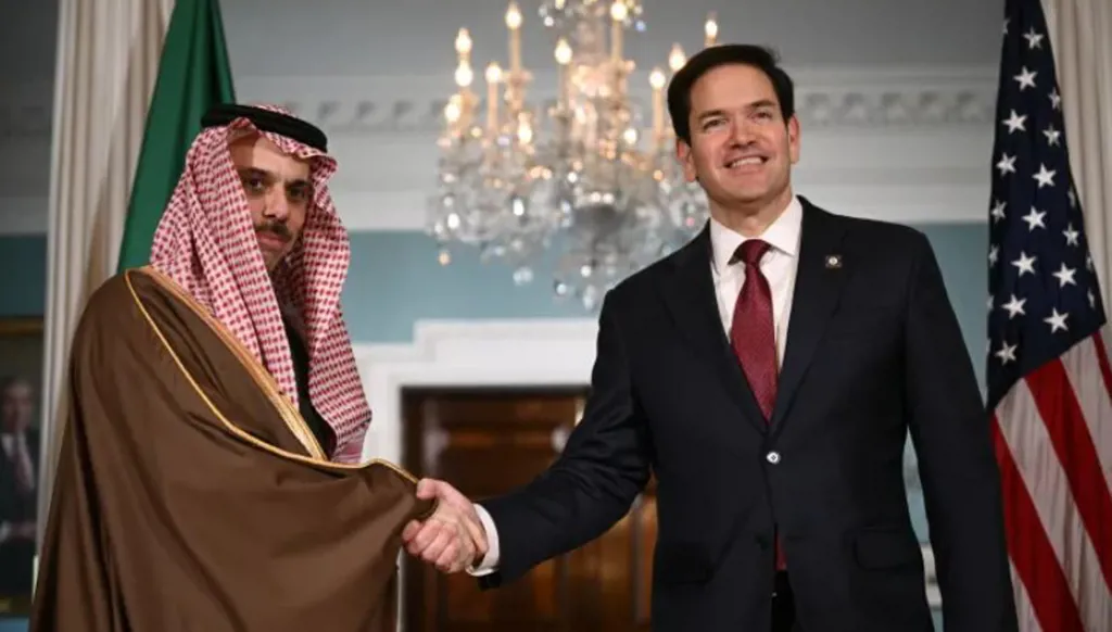 "يجب دعم الحكومة لتحقيق الأمن"... السعودية: وقف الاعتداءات الإسرائيلية على سوريا ضروري