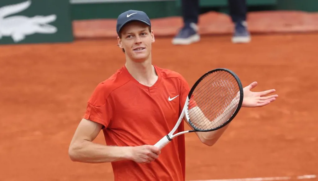 بعد أزمة المنشطات... سينر يتطلع لموسم تاريخي بالملاعب الترابية